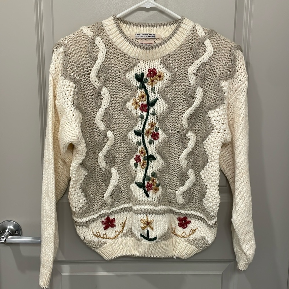 Huntington Ridge knitted by hand, retro, long sleeve sweater embroidered size M